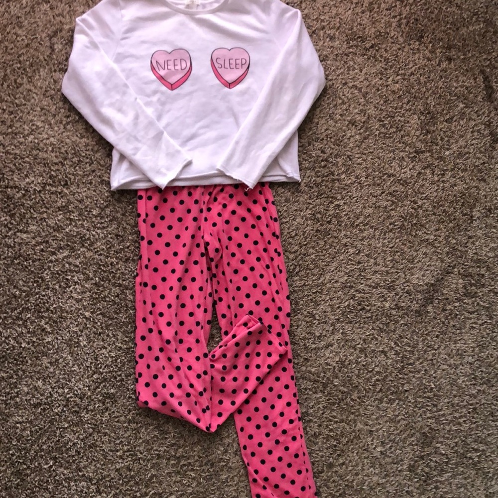 Pajama set•White w/ pink hearts•Pink w/ black dots